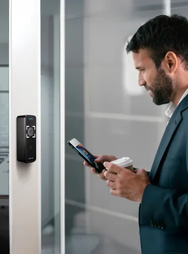 Móvil (NFC/BLE)
